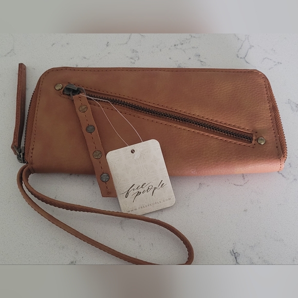 Free people brown wristlet wallet - Picture 11 of 13